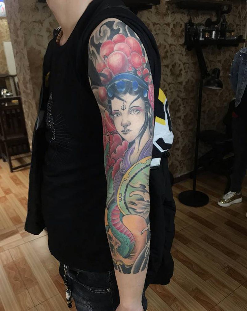 花旦纹身图片_手臂新传统纹身图案