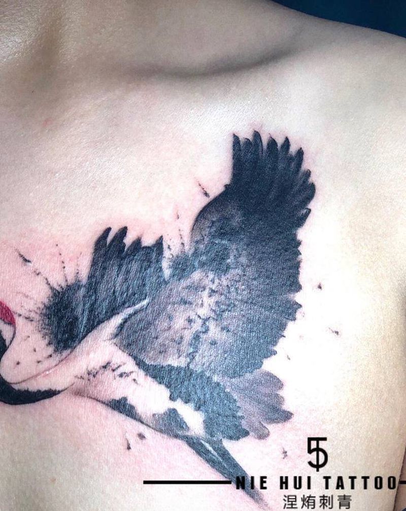 水墨仙鹤•遮盖纹身图片_胸部水墨鹤遮盖纹身图案
