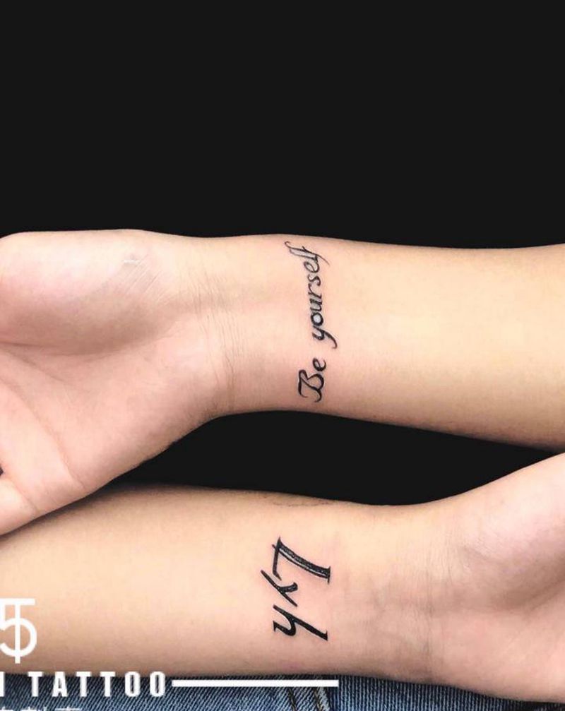 英文纹身图片_手臂几何点刺英文纹身图案