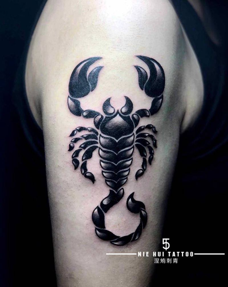 大臂外侧蝎子纹身图片_手臂New School蝎子纹身图案