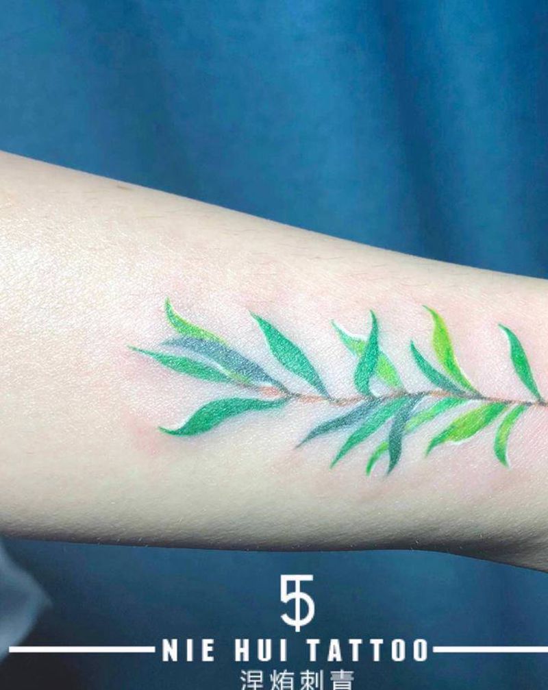 手腕侧面小柳叶纹身图片_手臂水彩柳叶纹身图案
