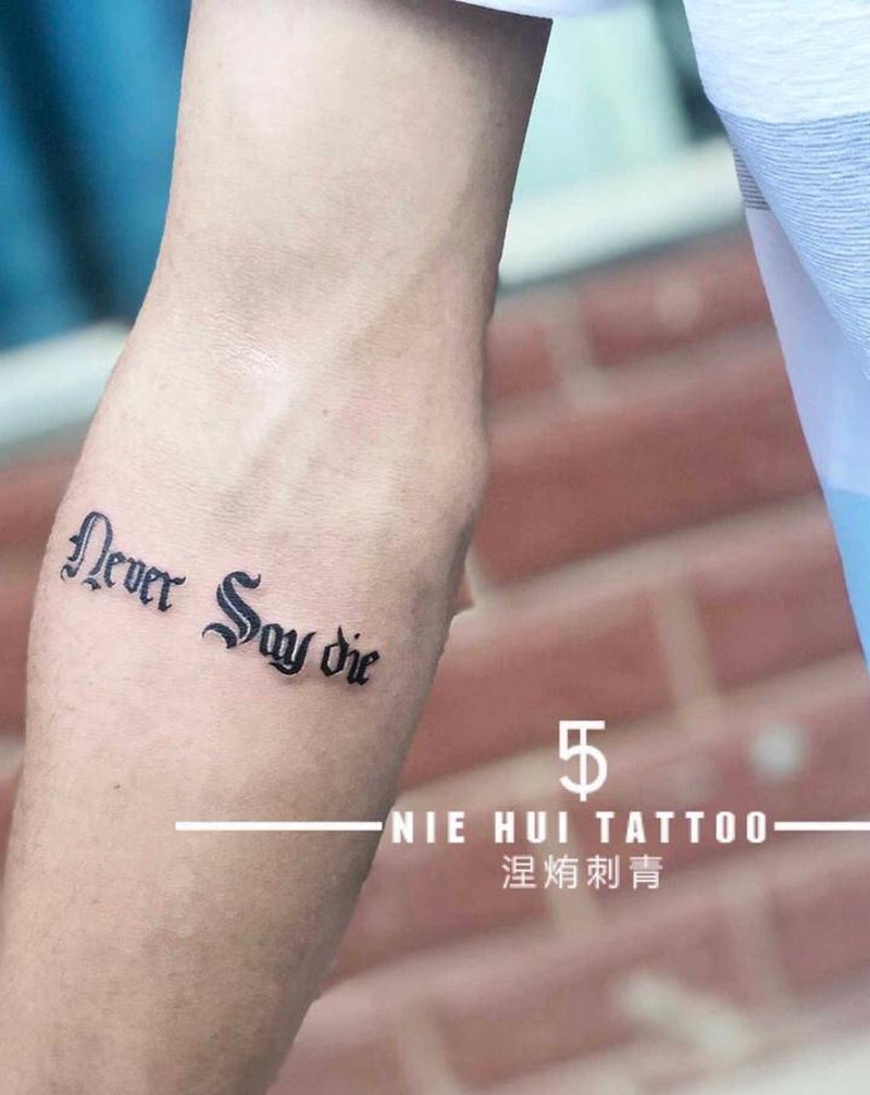 哥特英文纹身图片_手臂几何英文纹身图案