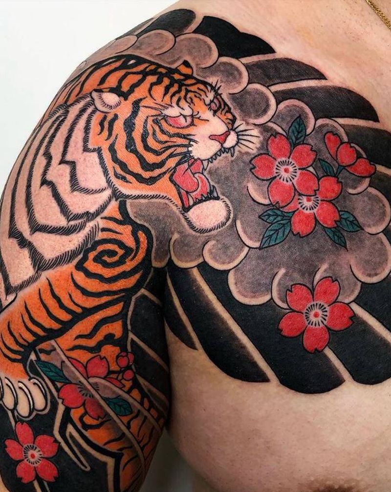 日式传统半甲虎啸纹身图片_胸部手臂老传统纹身图案