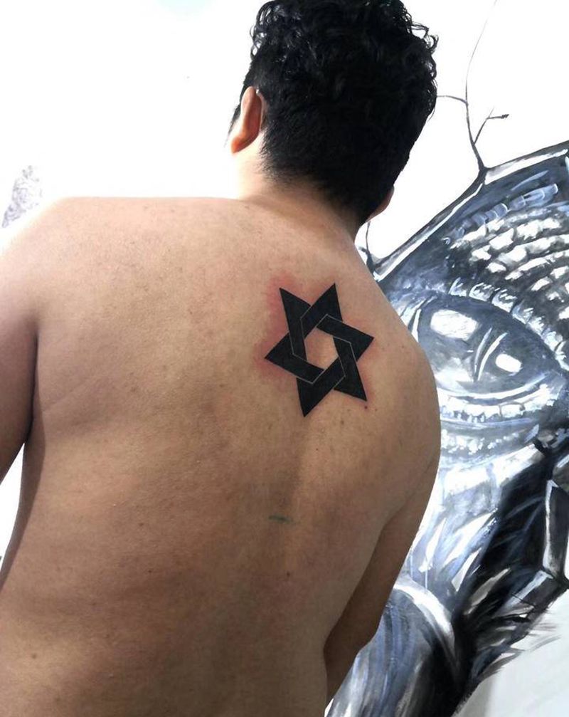 六芒星纹身图片_背部六芒星纹身图案