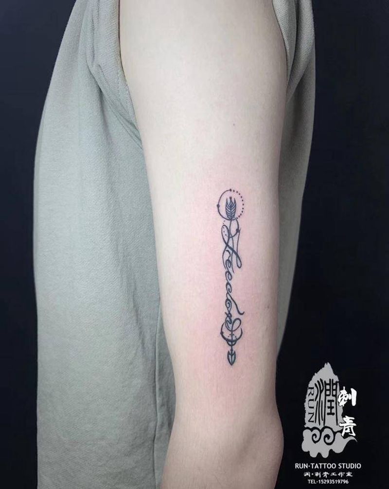 字母纹身图片_手部手臂几何点刺字母设计纹身图案