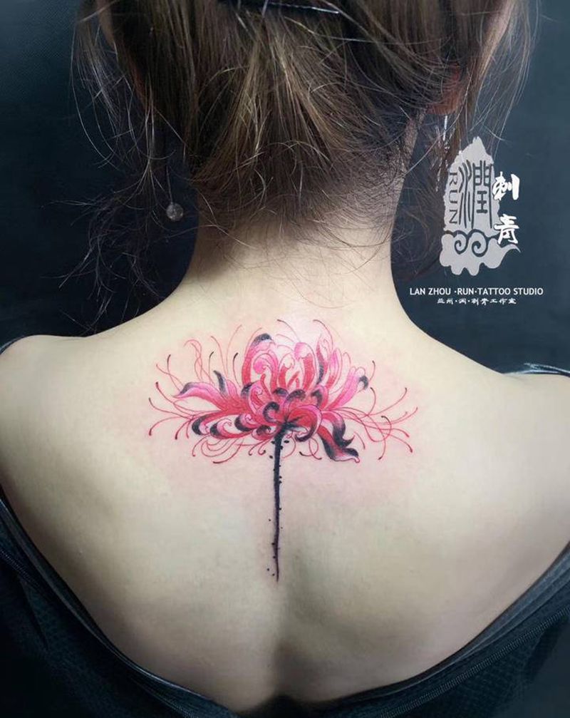 彼岸花纹身图片_背部水彩彼岸花清新纹身图案