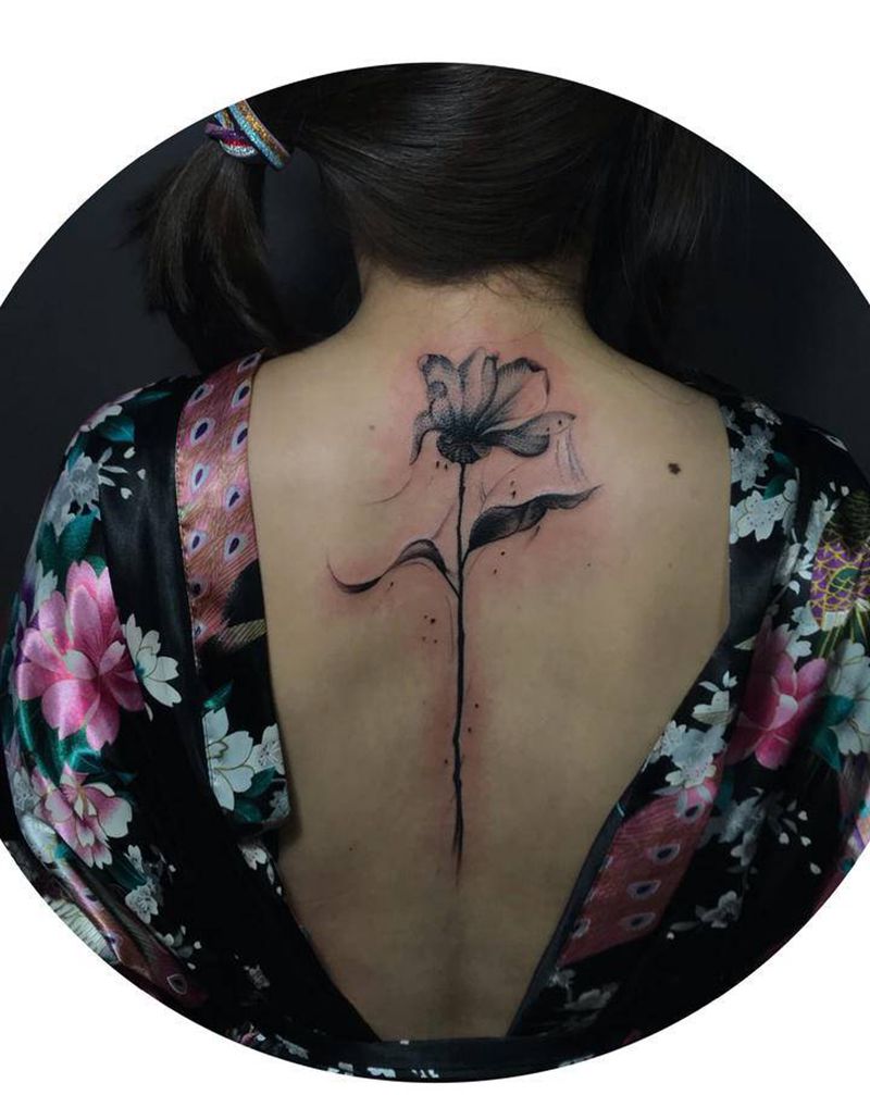 木兰纹身图片_背部水墨花纹身图案