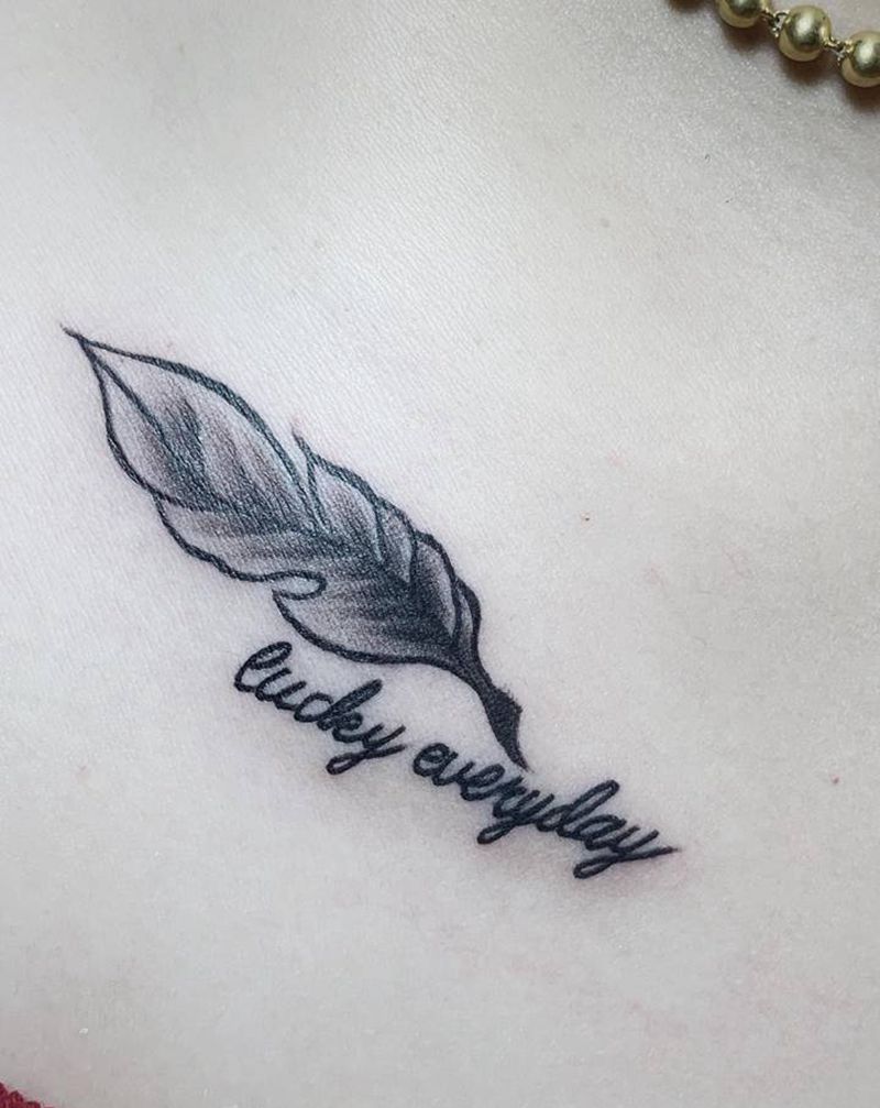 一叶纹身图片_胸部纹身图案