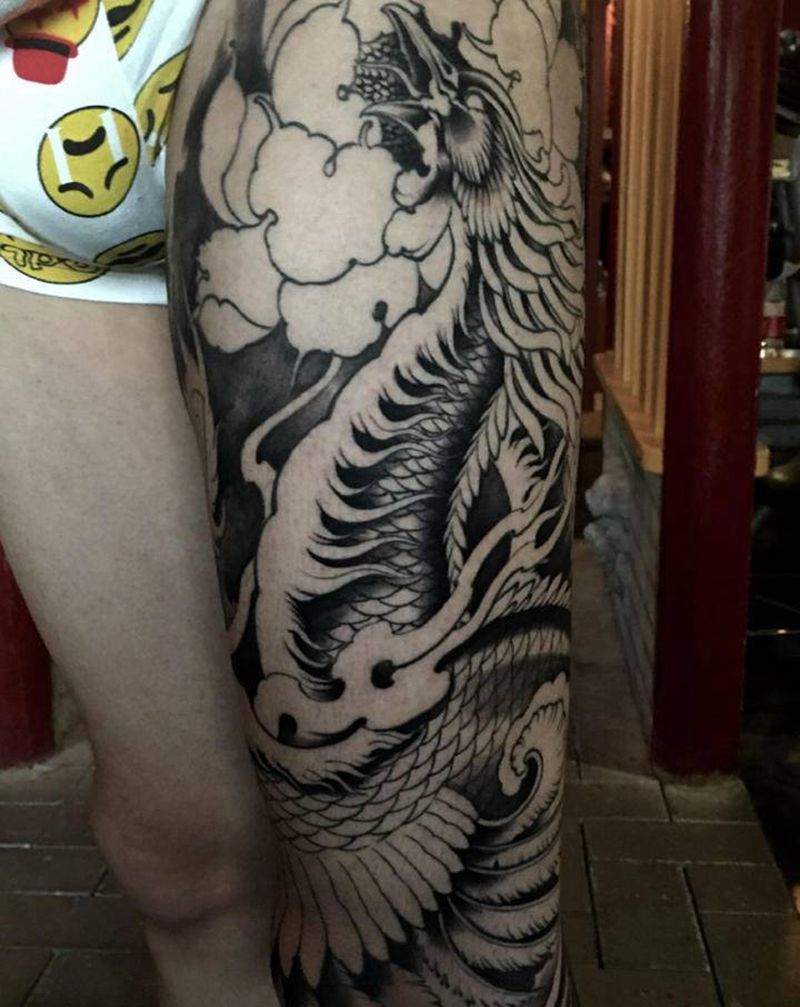 凤凰未完成，靳凯作品纹身图片_腿部老传统新传统原创凤凰花腿纹身图案