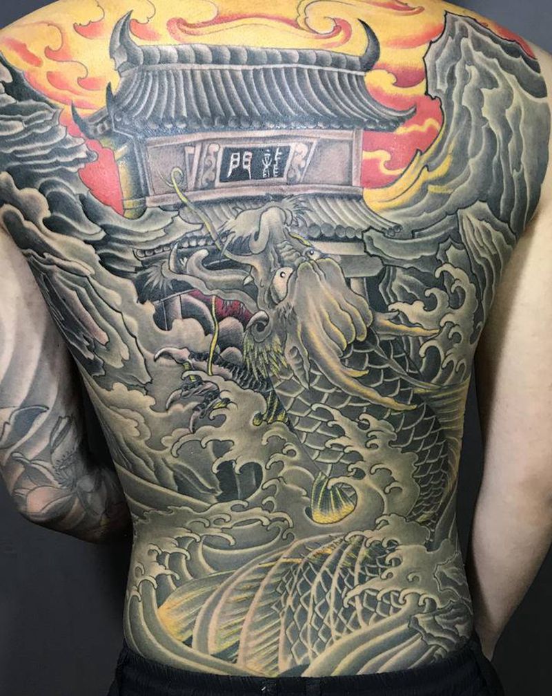 鲤鱼跃龙门纹身图片_背部新传统老传统纹身图案