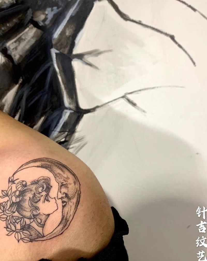 美少女纹身图片_肩部点刺纹身图案