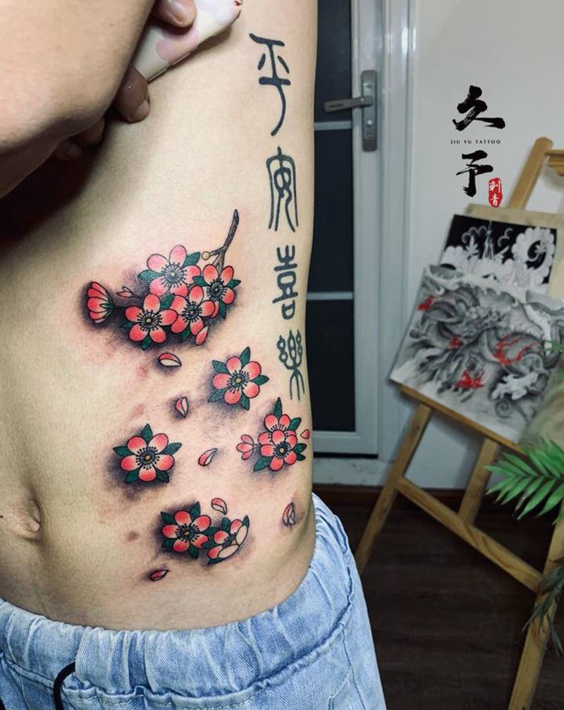 樱花纹身图片_腰部新传统纹身图案