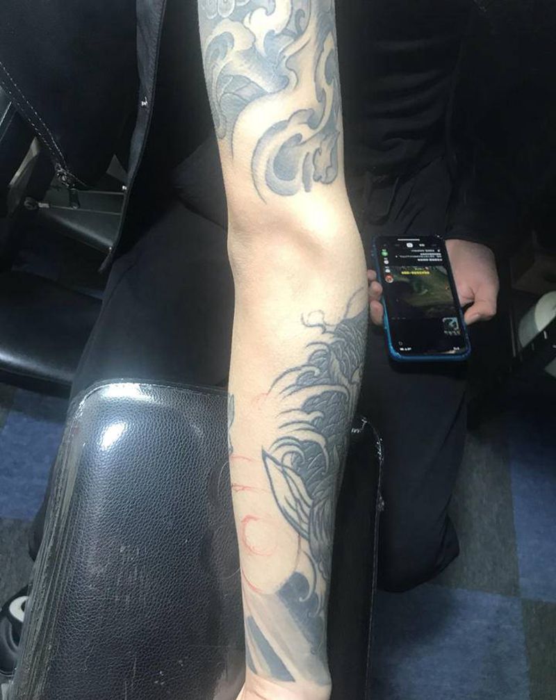 花臂纹身图片_手臂老传统纹身图案