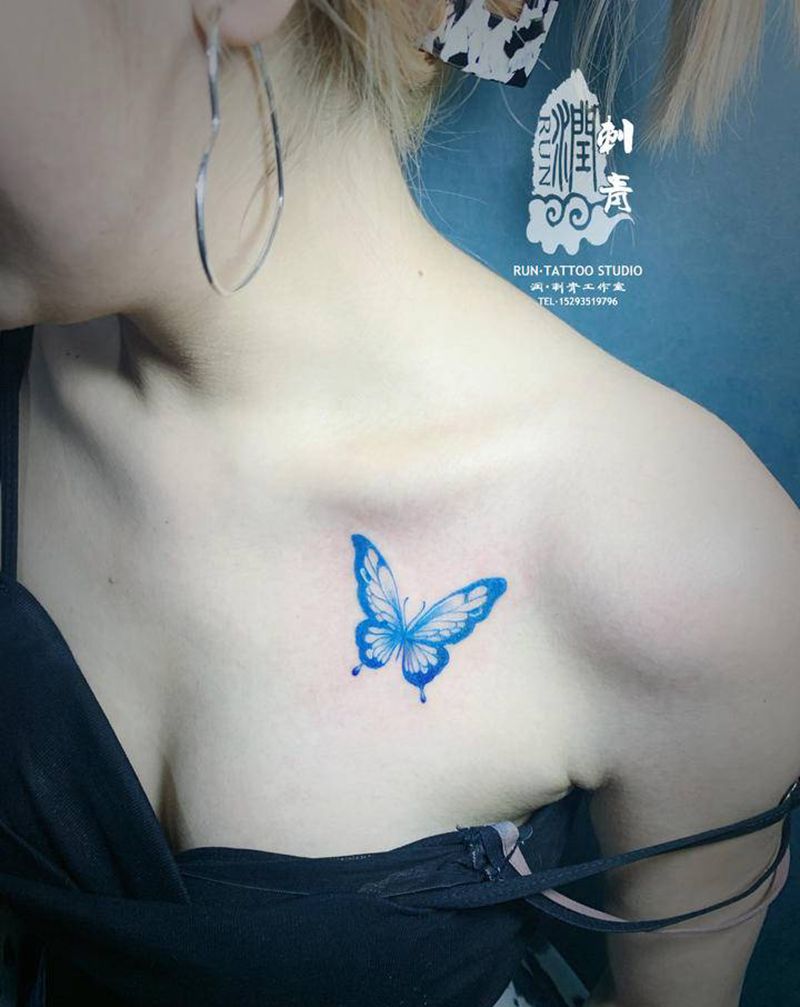 蝶纹身图片_胸部欧美写实水彩纹身图案