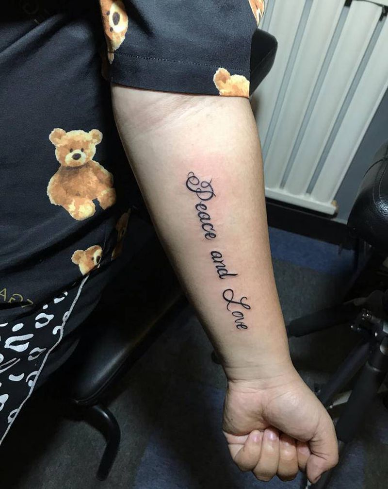 字体纹身图片_手臂花体字纹身图案