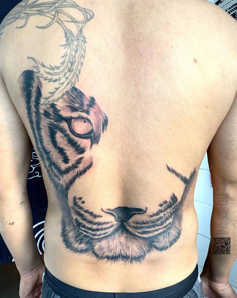 小老虎纹身图片_背部老虎纹身图案