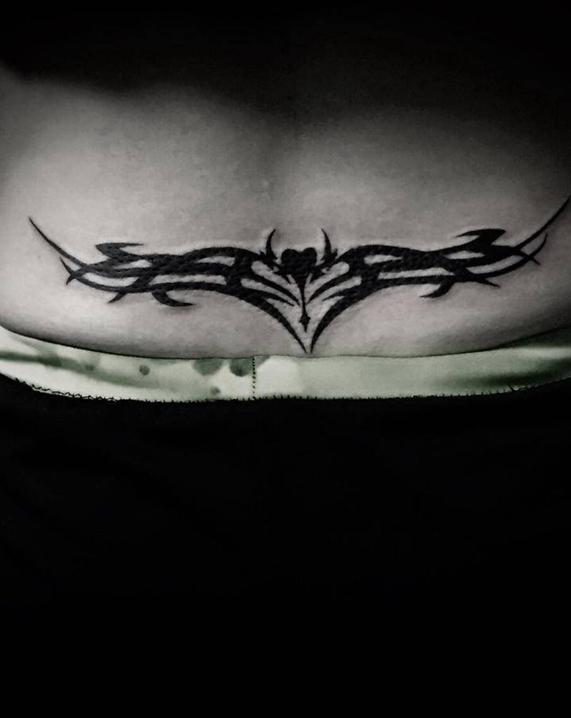 腰部图腾纹身图片_腰部纹身图案