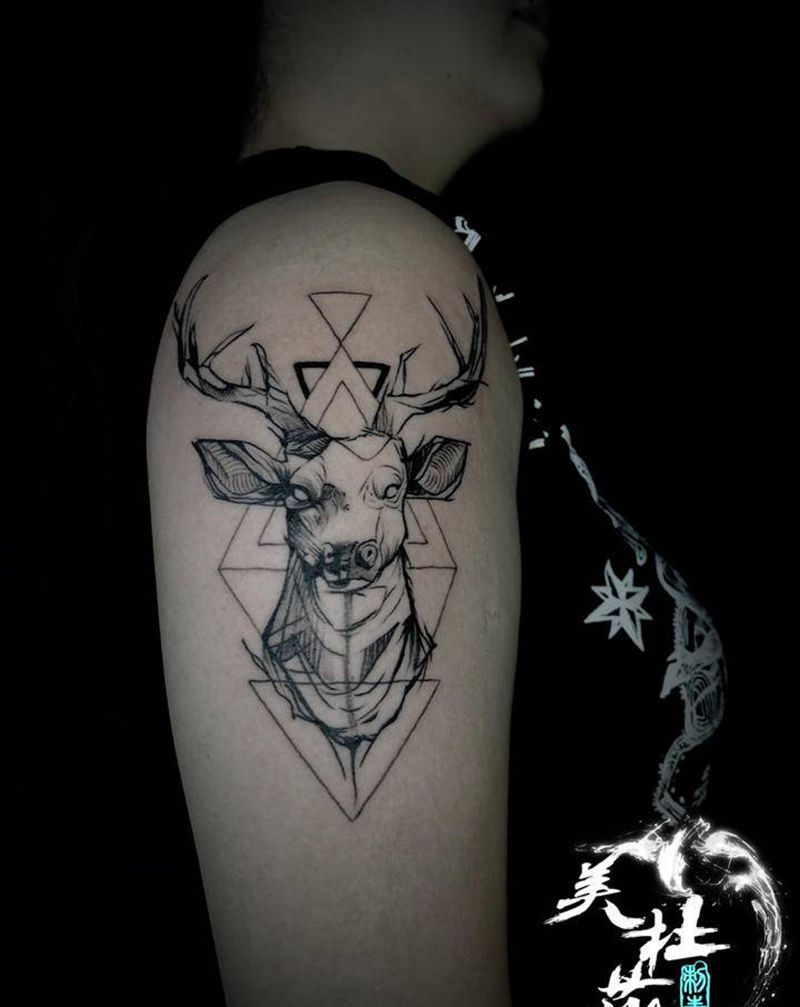 几何鹿纹身图片_颈部背部几何纹身图案