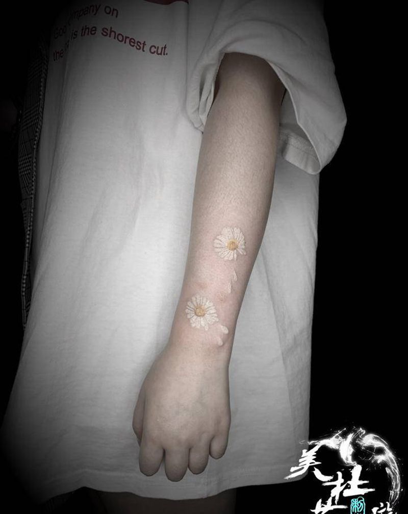 雏菊纹身图片_手臂小清新纹身图案