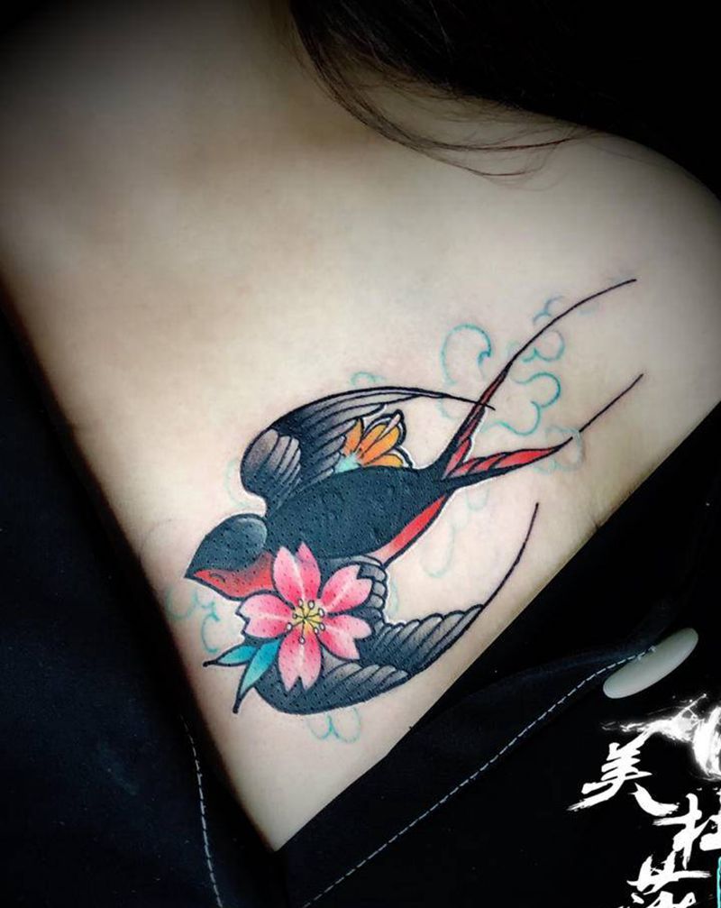 燕子遮盖纹身图片_胸部New School纹身图案