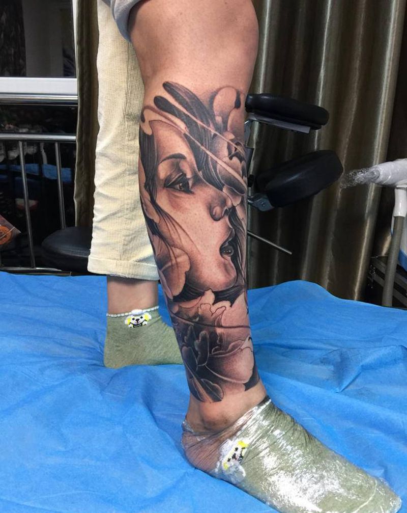 美女纹身图片_腿部纹身图案