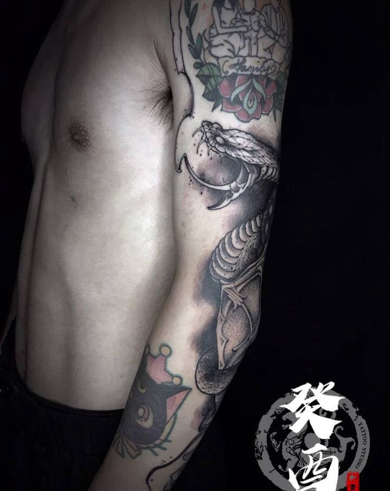 蛇与盾（未完）纹身图片_手臂New School纹身图案