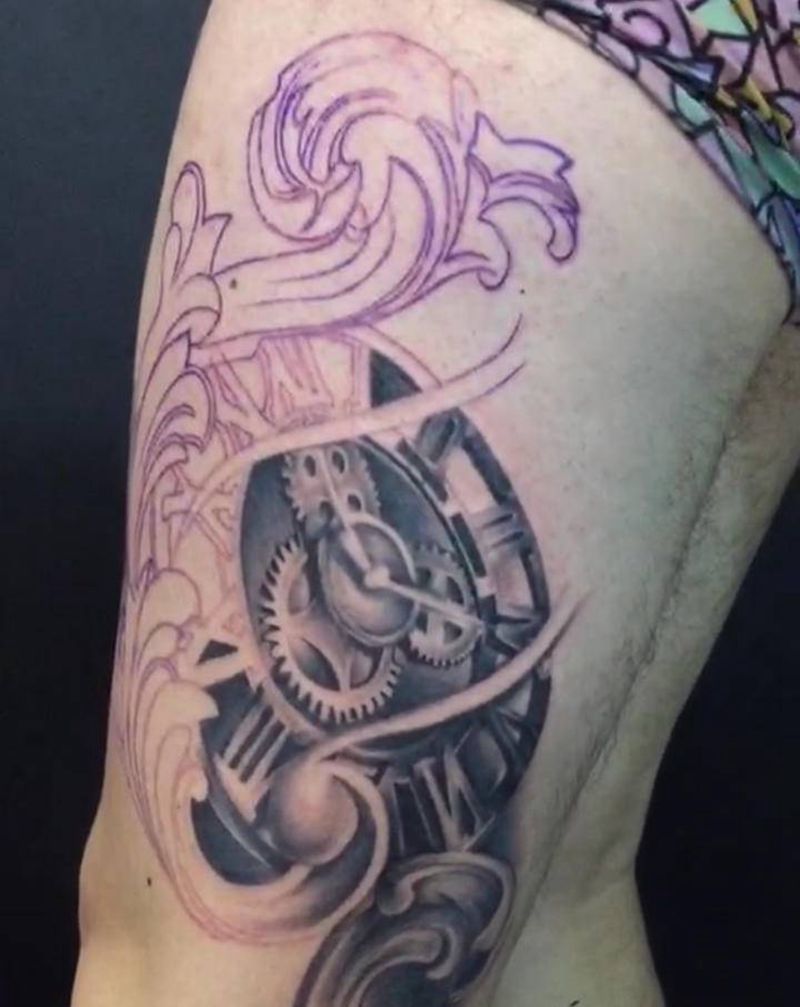 时钟纹身图片_腿部纹身图案