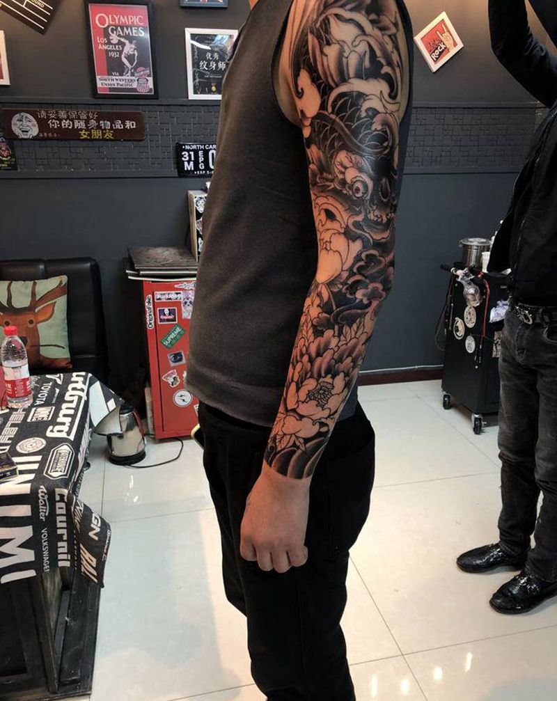 花臂局部完成纹身图片_手臂新传统纹身图案