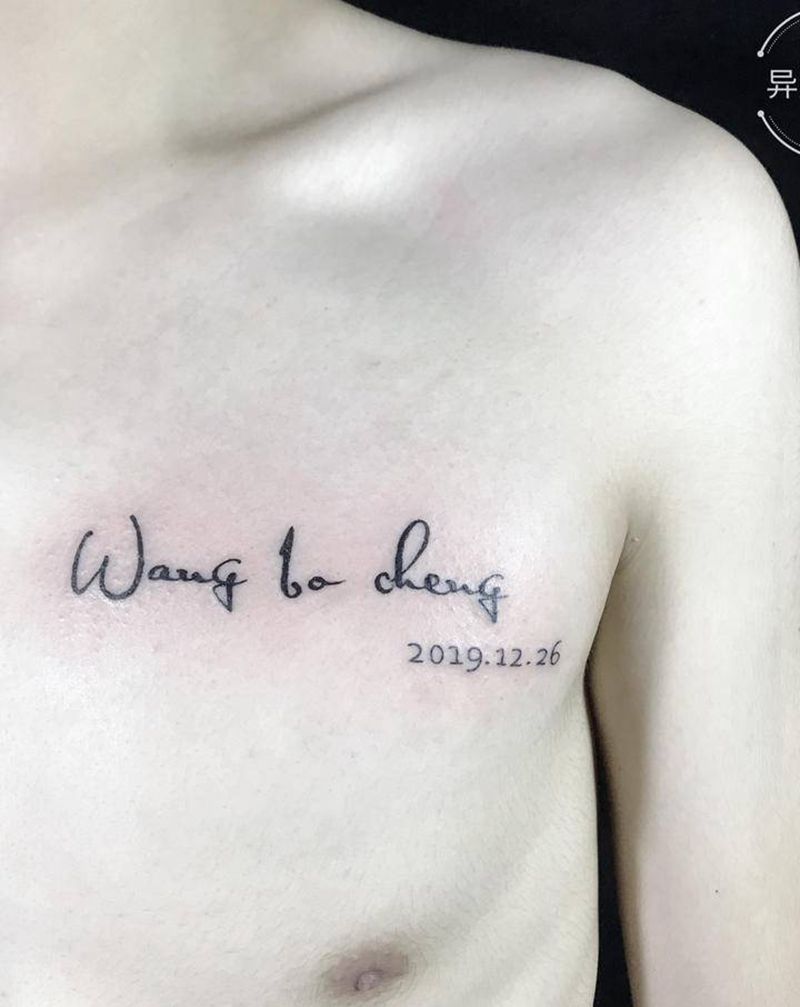 字母纹身图片_胸部肩部花体字文字类纹身图案