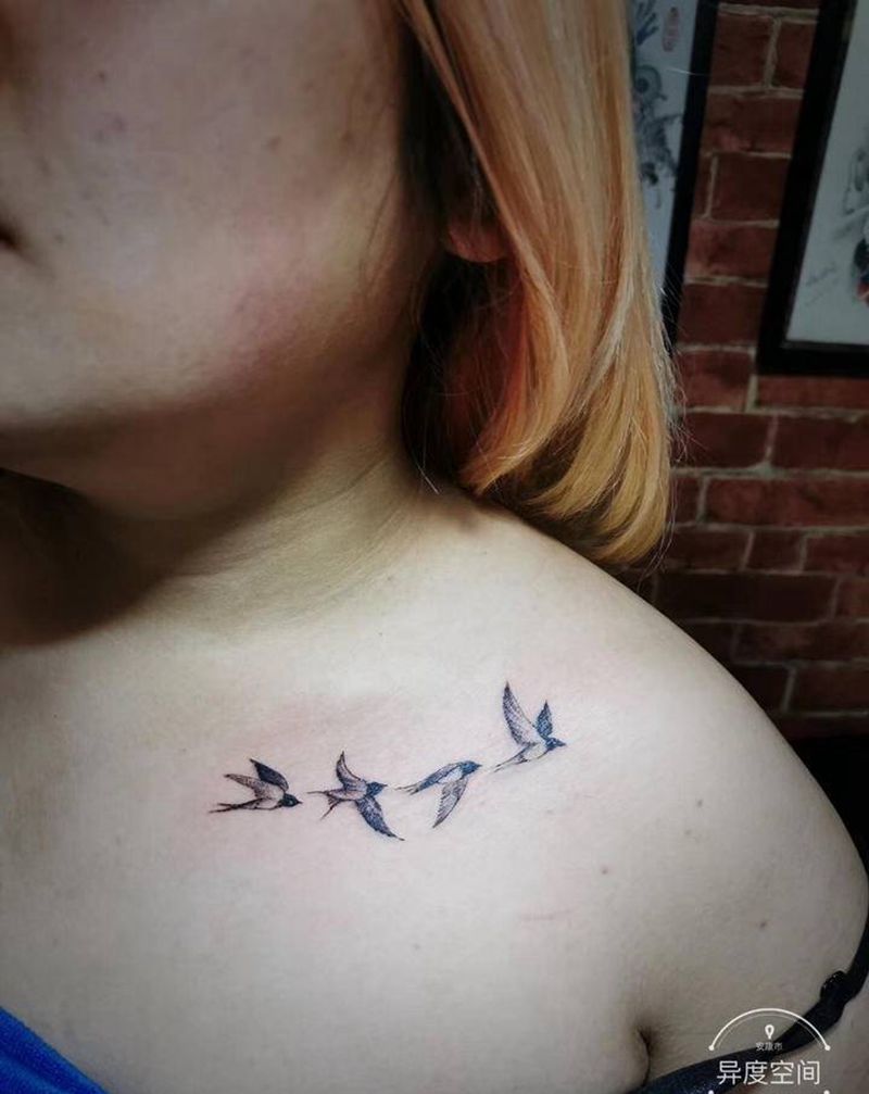 小鸟纹身图片_胸部肩部点刺小清新纹身图案