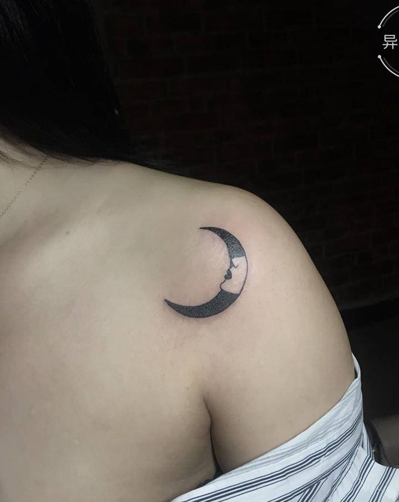 月亮纹身图片_肩部背部图腾月亮纹身图案