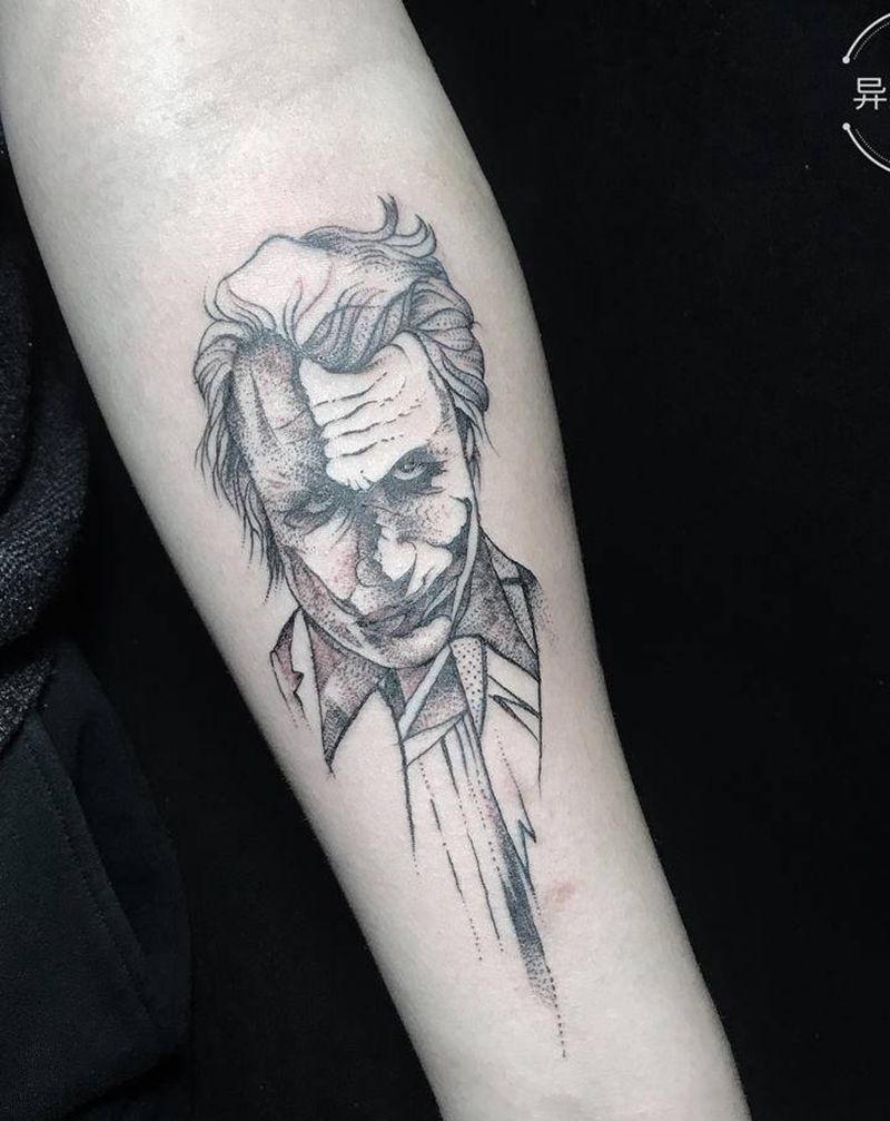 小丑纹身图片_手臂腿部几何点刺小丑纹身图案