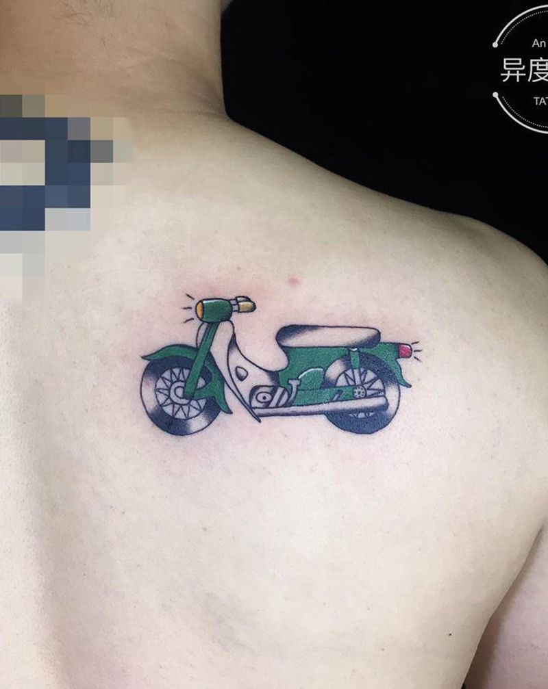摩托车纹身图片_背部胸部Old School幼兽复古机车纹身图案