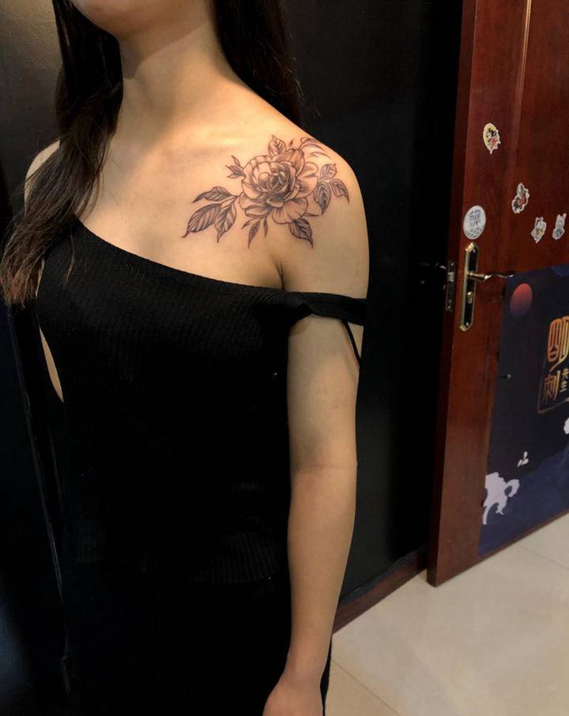 肩部素花纹身图片_肩部新传统点刺纹身图案