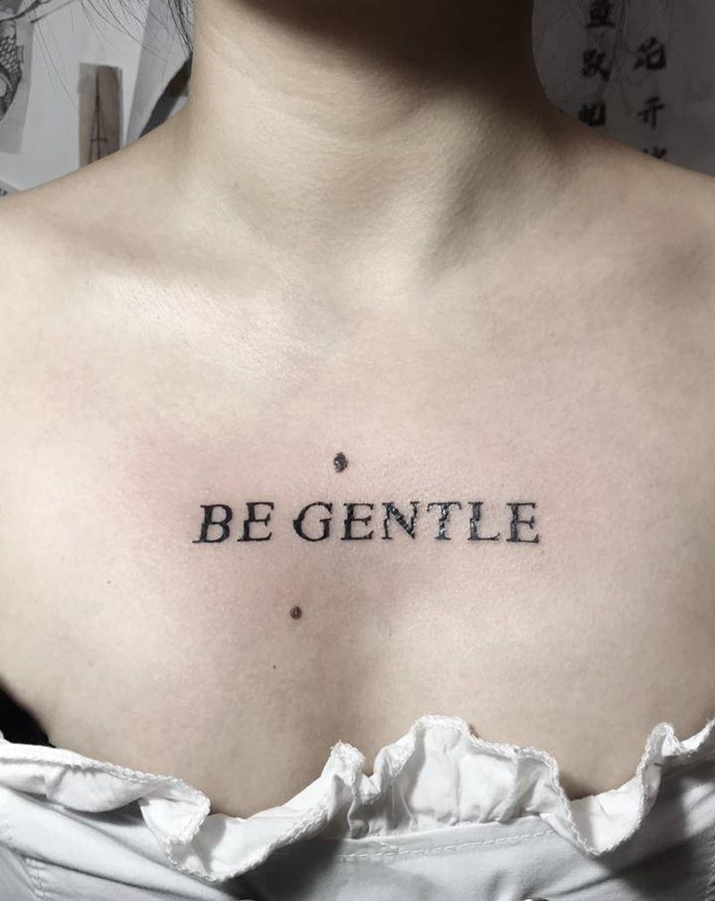 字母纹身图片_胸部背部花体字几何纹身图案