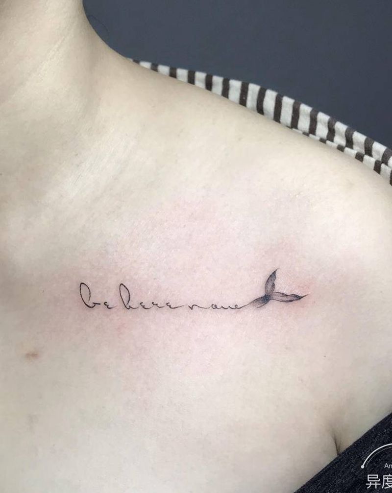 字母纹身图片_肩部胸部花体字鱼尾纹身图案