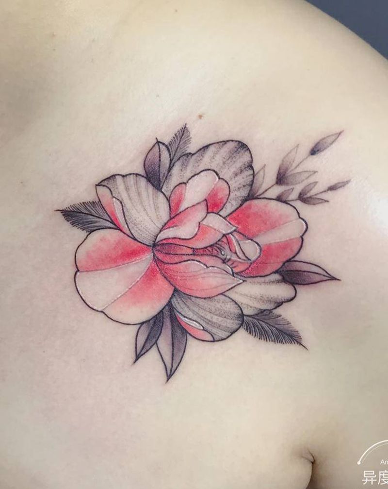 素花纹身图片_肩部胸部点刺水彩花纹身图案