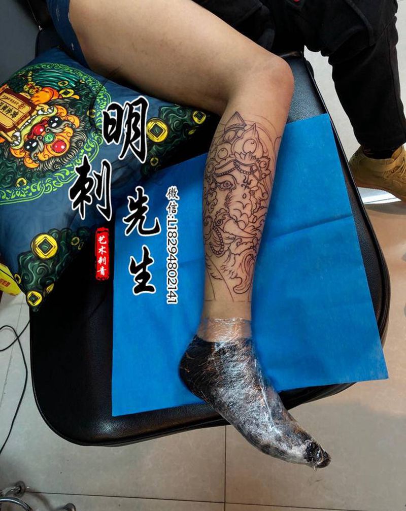 象神小腿线条纹身图片_腿部新传统纹身图案