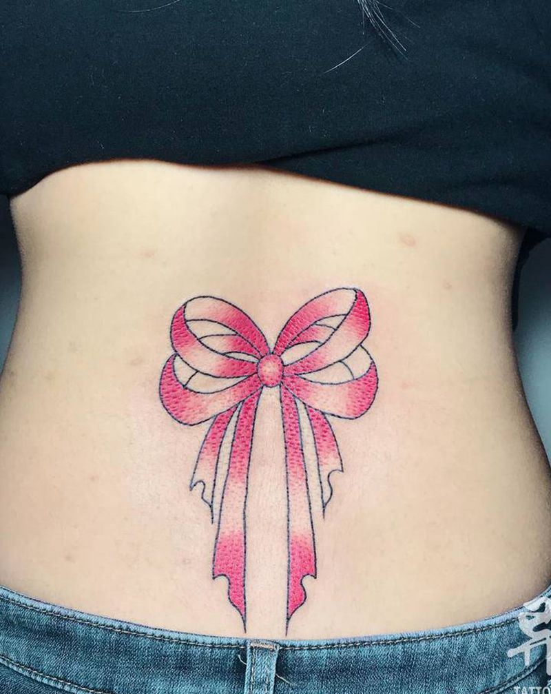 蝴蝶结纹身图片_腰部New School纹身图案