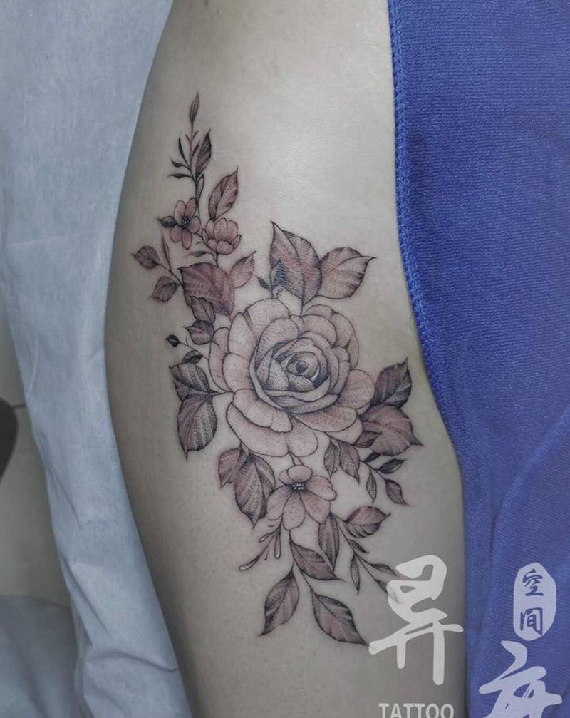 素花纹身图片_腰部臀部点刺小清新纹身图案