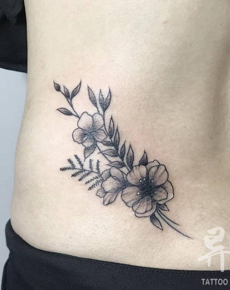 素花纹身图片_腰部腹部点刺纹身图案