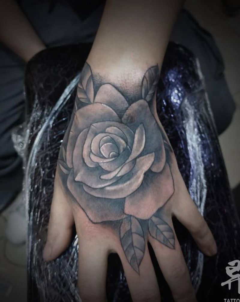 玫瑰纹身图片_手部纹身图案