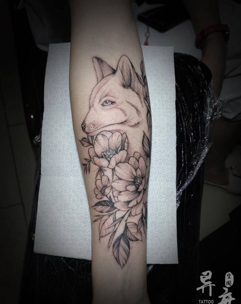 点刺素花纹身图片_手臂腿部点刺素花狐狸纹身图案