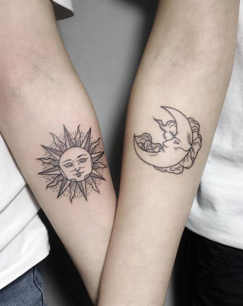 日月纹身图片_手臂腿部点刺几何日月纹身图案