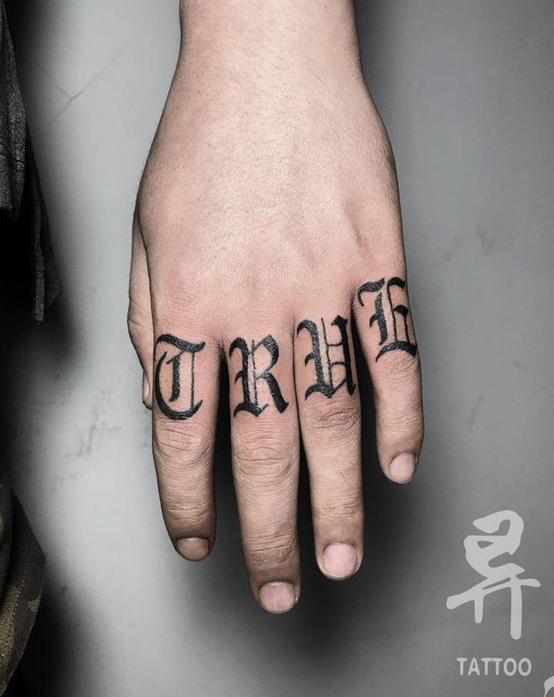 哥特体纹身图片_手部花体字纹身图案