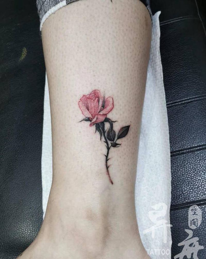 玫瑰纹身图片_腿部手臂水彩纹身图案