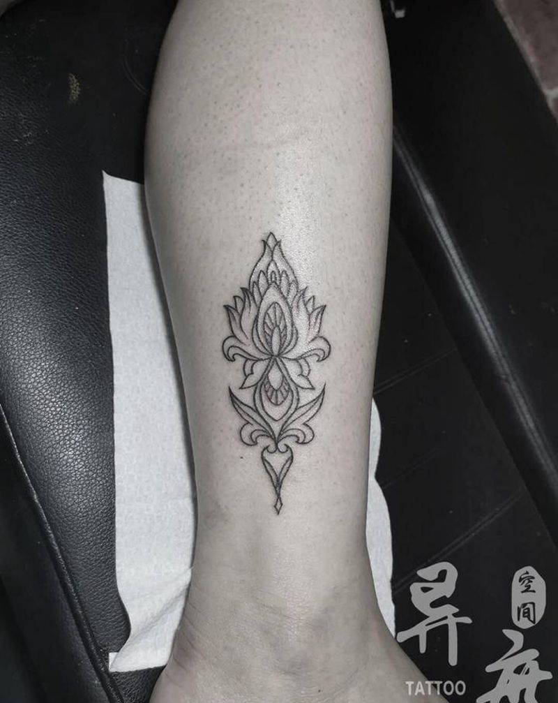 线条纹身图片_腿部手臂点刺线条梵花曼陀罗纹身图案