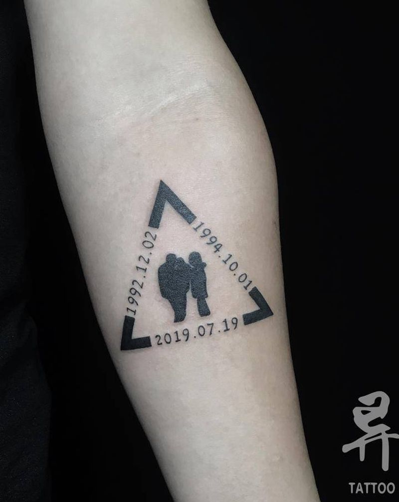 亲子纹身图片_手臂胸部图腾花体字生日亲子纹身图案