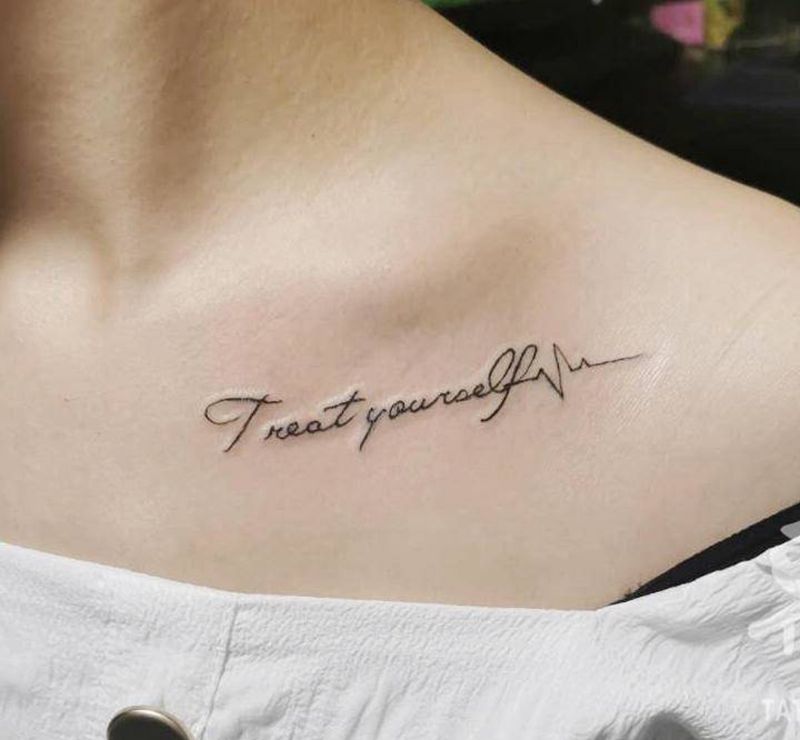 字母纹身图片_肩部胸部纹身图案