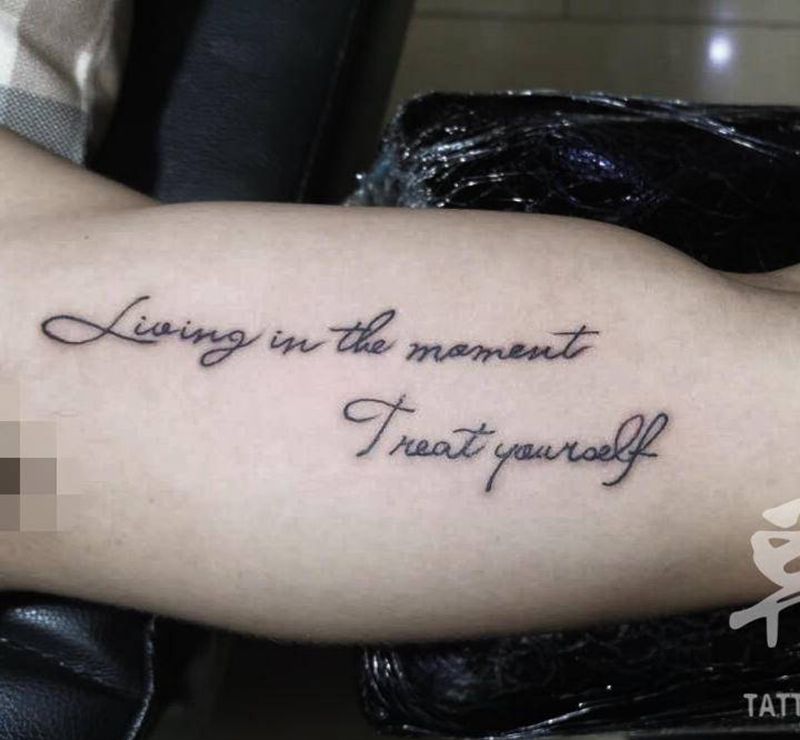 字母纹身图片_手臂花体字纹身图案